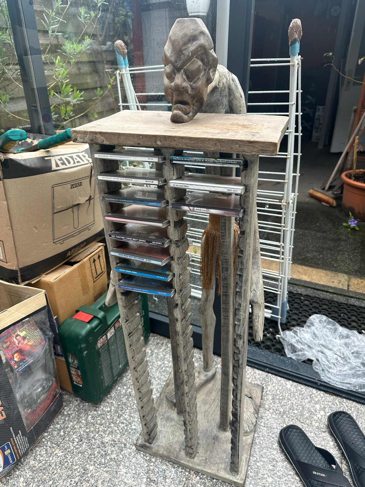 Unieke houten CD/DVD-rek met sculptuur, Huis en Inrichting, Ophalen, Zo goed als nieuw, 25 tot 75 discs, Hout