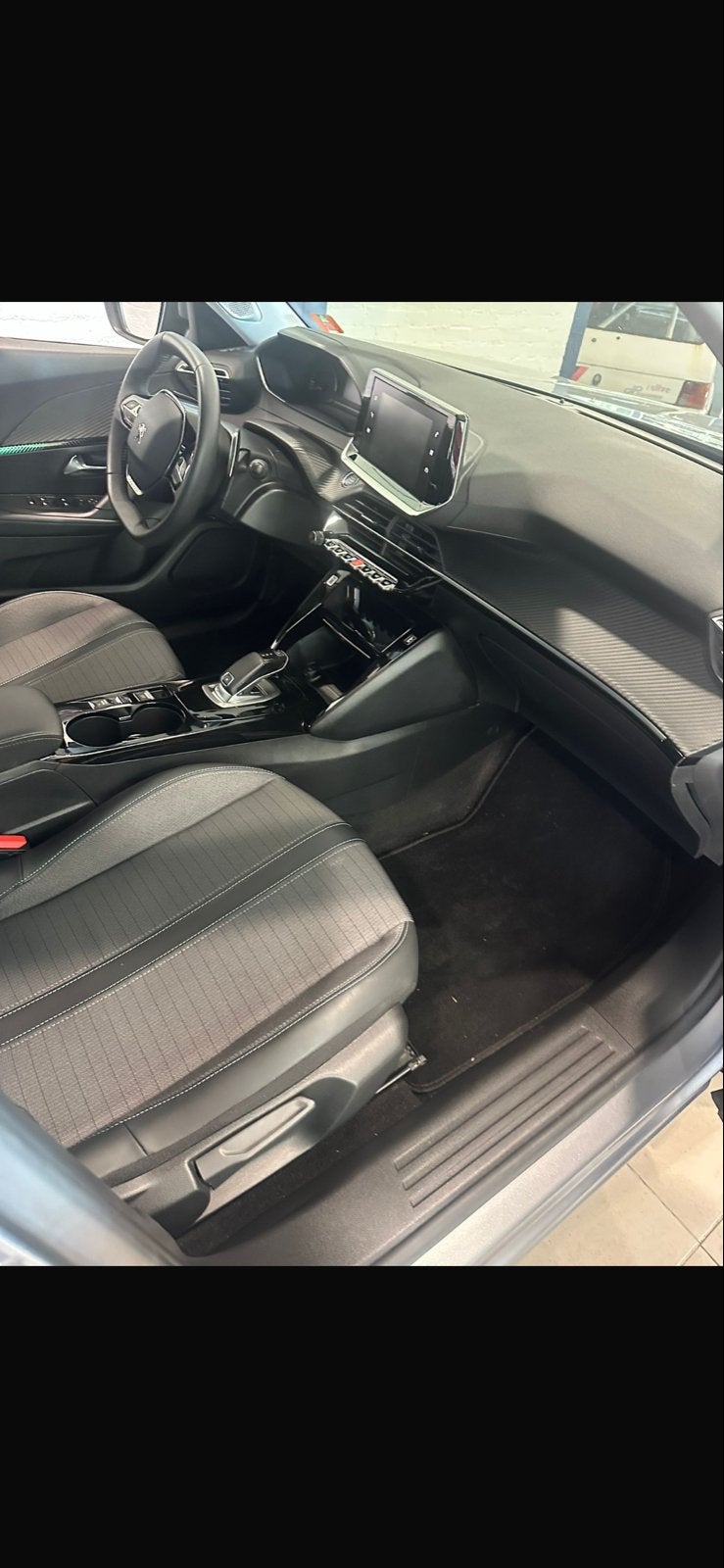 Peugeot 2008 1.2 Puretech 130pk 2021 Grijs, Auto's, Peugeot, 1199 cc, Leder en Stof, Origineel Nederlands, 1200 kg