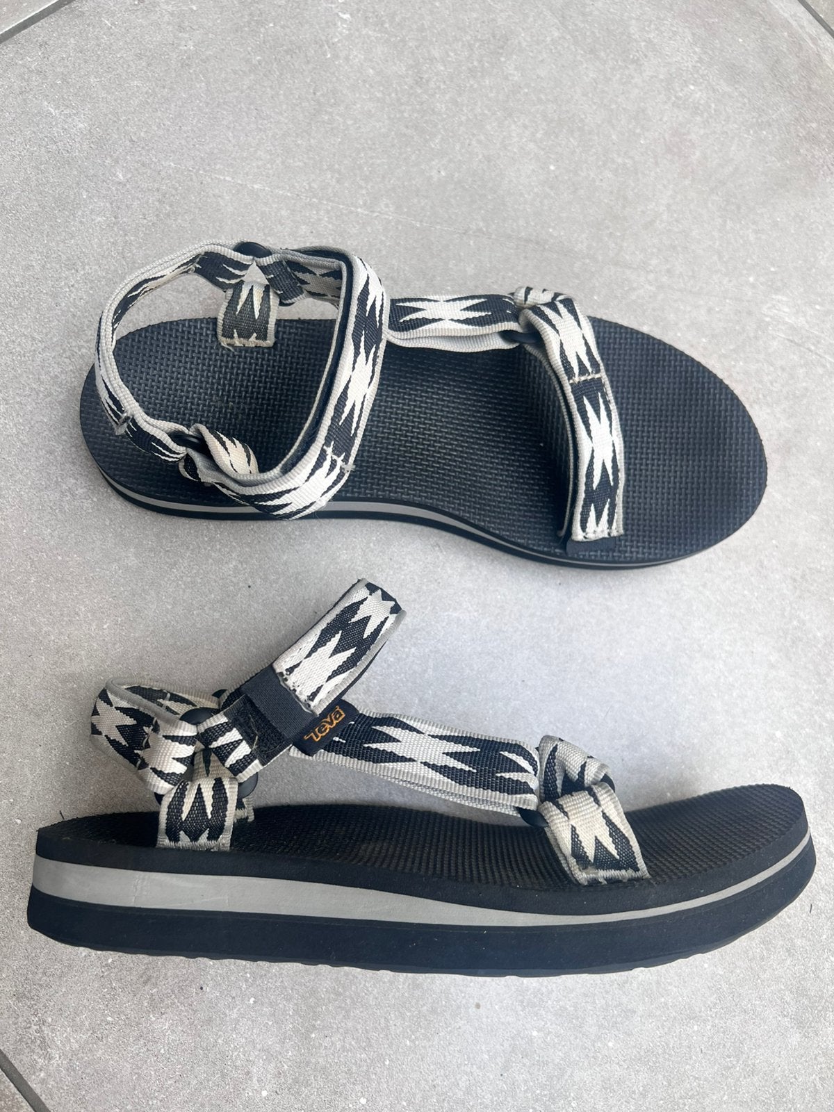 TEVA MIDFORM UNIVERSAL HALCON BLACK MULTI SANDALEN MAAT 40, Kleding | Dames, Schoenen, Zwart, Zo goed als nieuw, Sandalen of Muiltjes