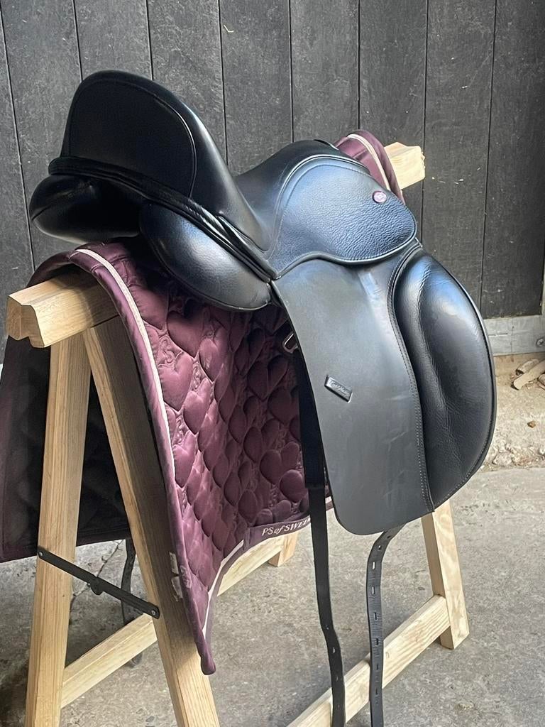 Kent & Masters dressuurzadel 16,5 incj, Dieren en Toebehoren, Paarden en Pony's | Zadels, Ophalen, Zo goed als nieuw, Dressuur