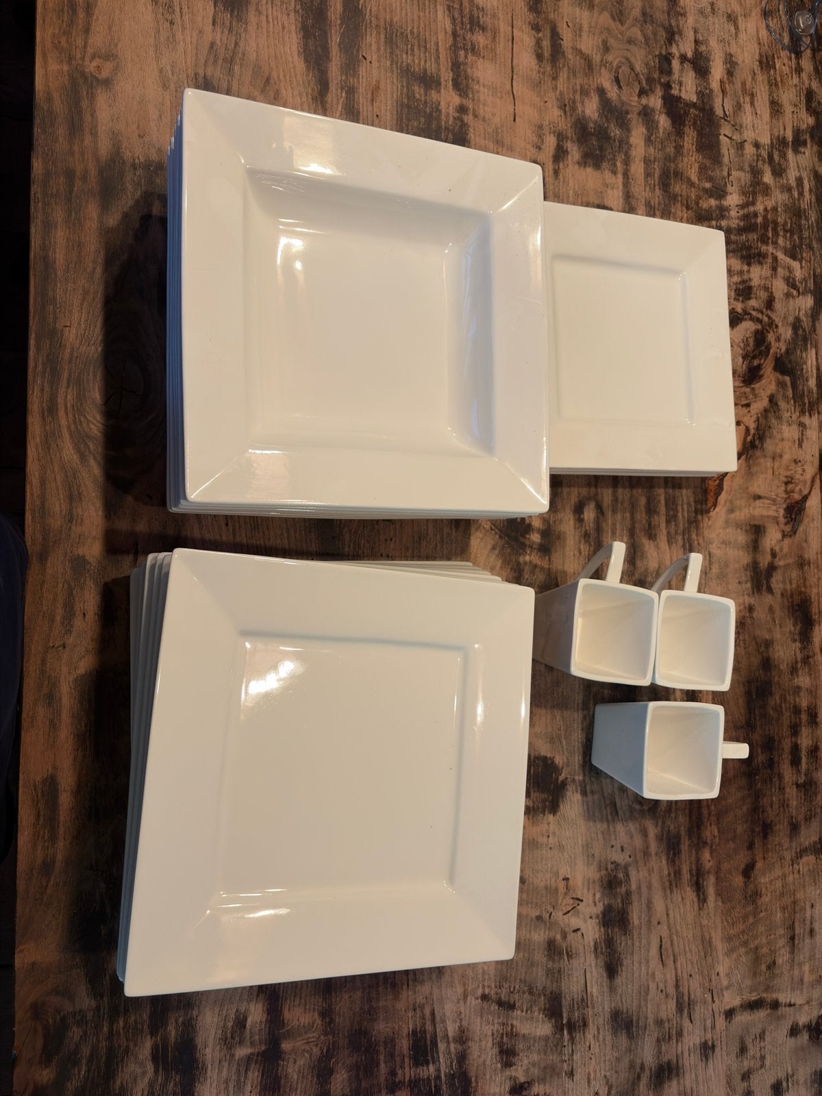 Wit servies: vierkante borden en mokken, Ophalen, Keramiek, Zo goed als nieuw, Bord(en)