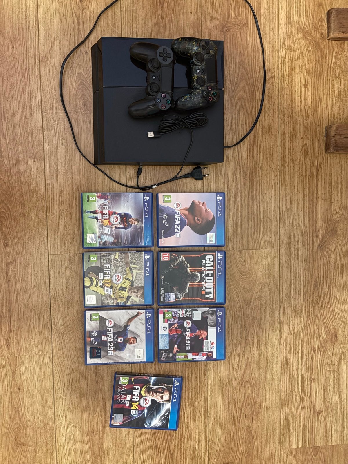 PlayStation 4 met 2 controllers en 7 games, Ophalen, Gebruikt, Vanaf 18 jaar, 2 spelers