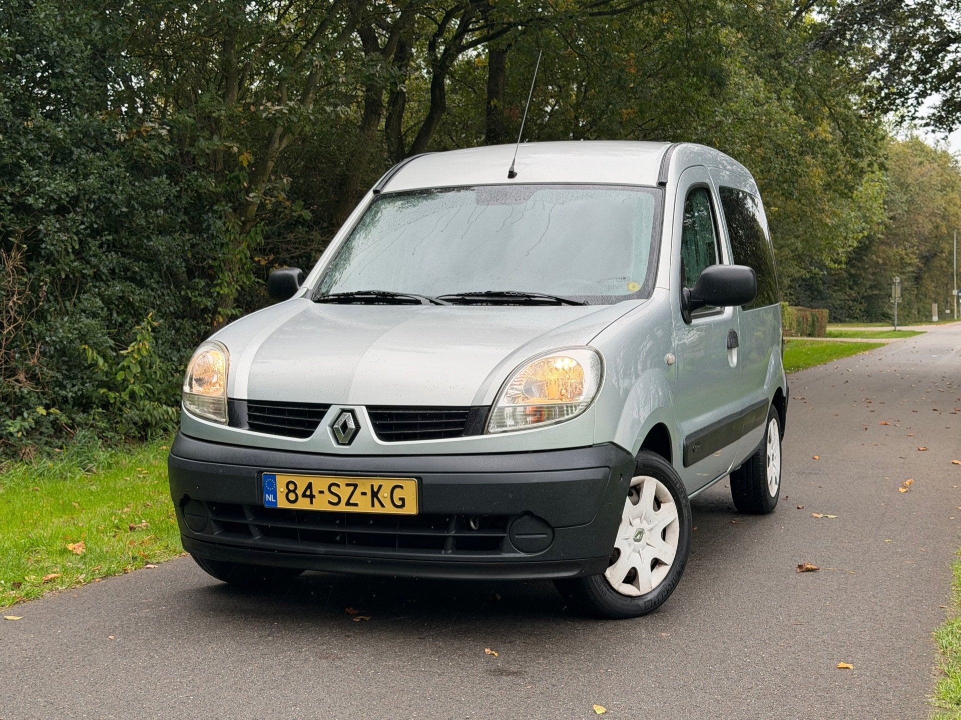 Renault Kangoo 1.2-16V Expression |APK 25-4-2027 + 5-Persoon, Voorwielaandrijving, Zwart, 4 cilinders, Bedrijf