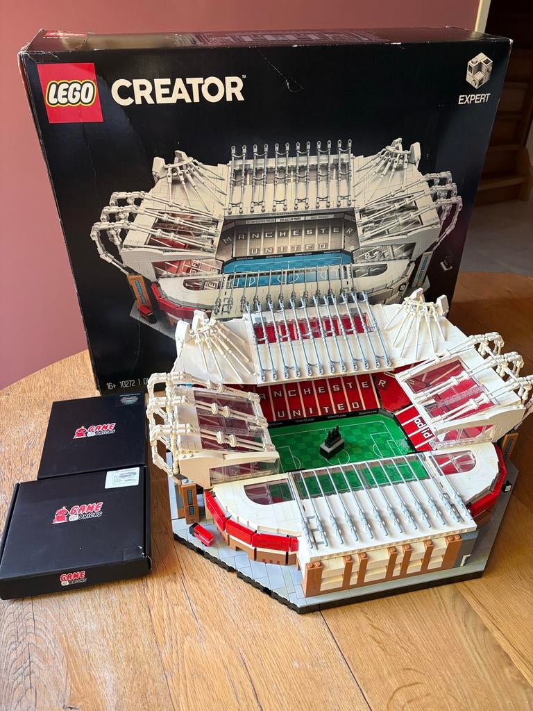 LEGO Old Trafford (10272) + lichtset Game of Bricks, Ophalen, Lego, Zo goed als nieuw, Compleet
