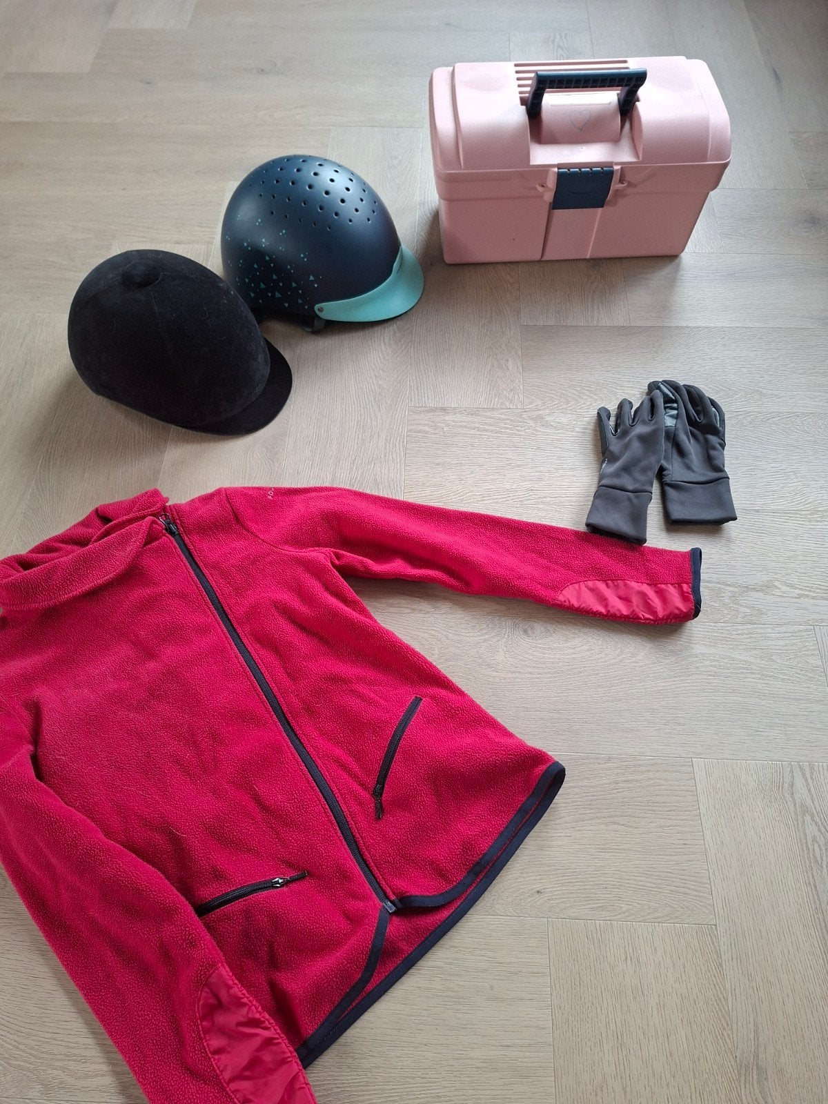 paardenspullen caps, poetsbox, handschoenen, fleecevest., Dieren en Toebehoren, Ophalen of Verzenden, Gebruikt