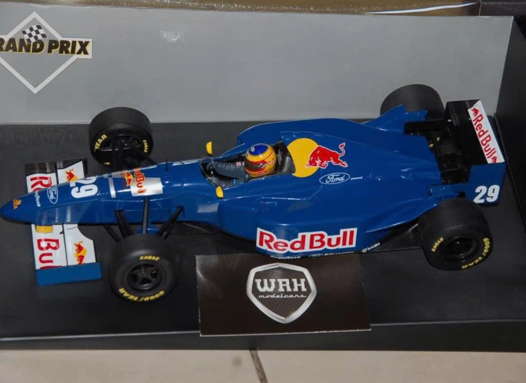 1:18 SAUBER C14 WENDLINGER F1 RED BULL Minichamps in box WRH, Verzenden, Zo goed als nieuw, Auto, MiniChamps