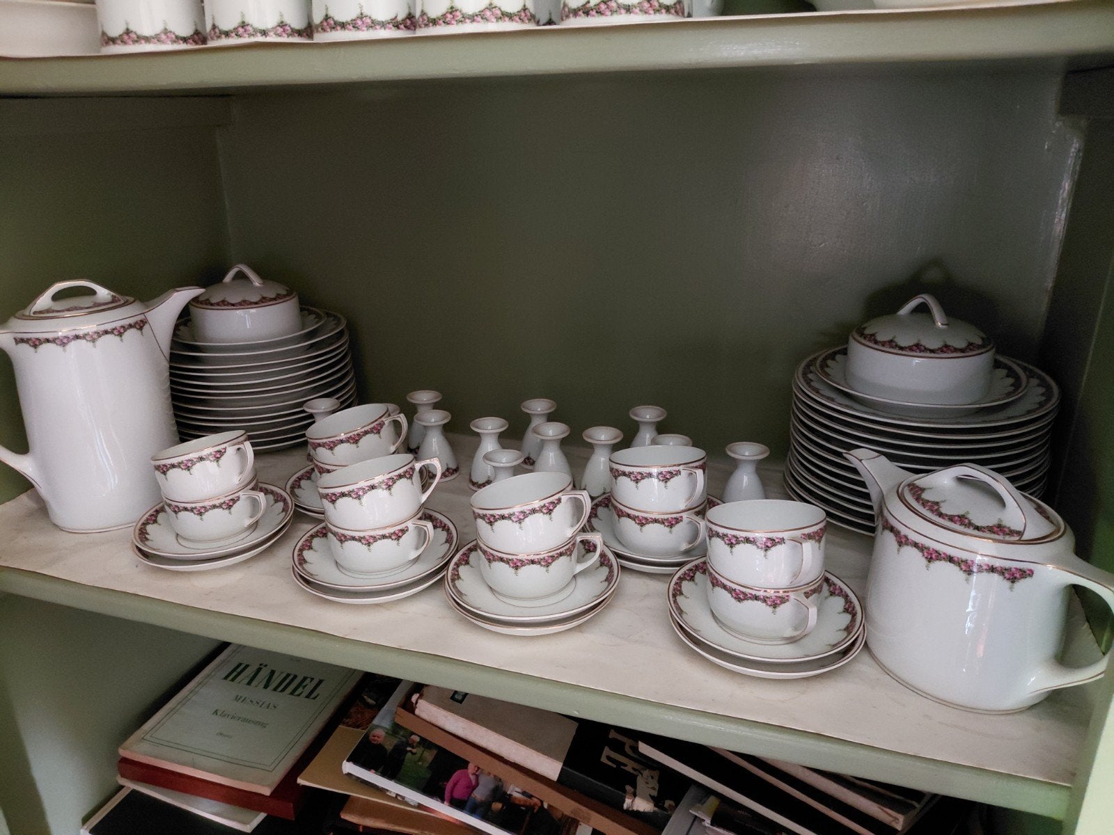 Prachtig uitgebreid antiek 12 delig servies. 107 onderdelen., Ophalen