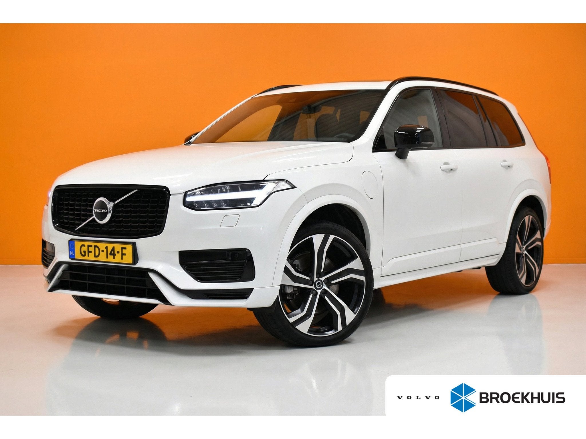 Volvo XC90 2.0 T8 Recharge AWD R-Design, 12 maanden, Gebruikt, 7 stoelen, Wit