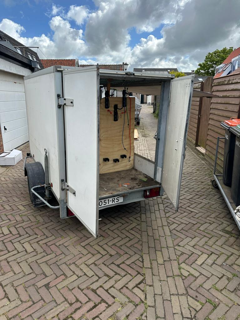 Gesloten bagagewagen - Enkelassig, met zijklep en achterdeur, Auto diversen, Aanhangers en Bagagewagens, Ophalen of Verzenden
