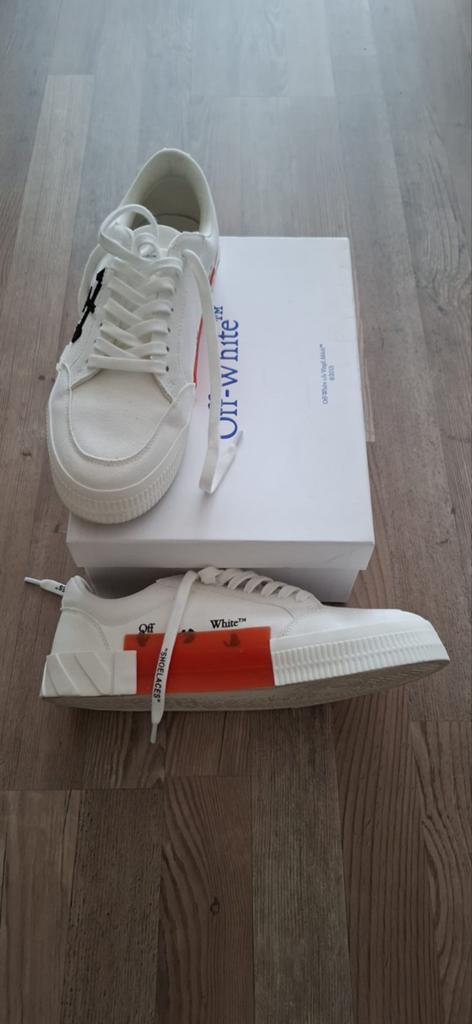 Off White sneakers maat 44 valt als 43 vulcanized, Kleding | Heren, Schoenen, Ophalen of Verzenden, Zo goed als nieuw, Wit