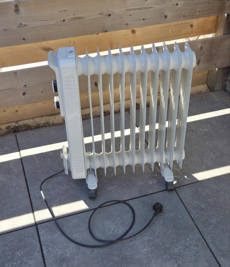 Sencys Oliegevulde Radiator - Draagbaar en Efficiënt, Doe-het-zelf en Verbouw, Ophalen, Radiator, Zo goed als nieuw, 60 tot 150 cm