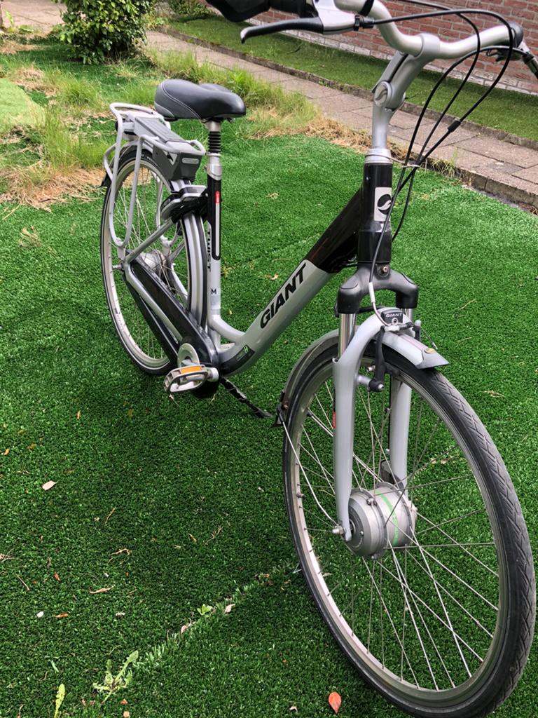 Dames fiets merk giant 28 inch, Fietsen en Brommers, Fietsen | Dames | Damesfietsen, Ophalen, Zo goed als nieuw, Overige merken