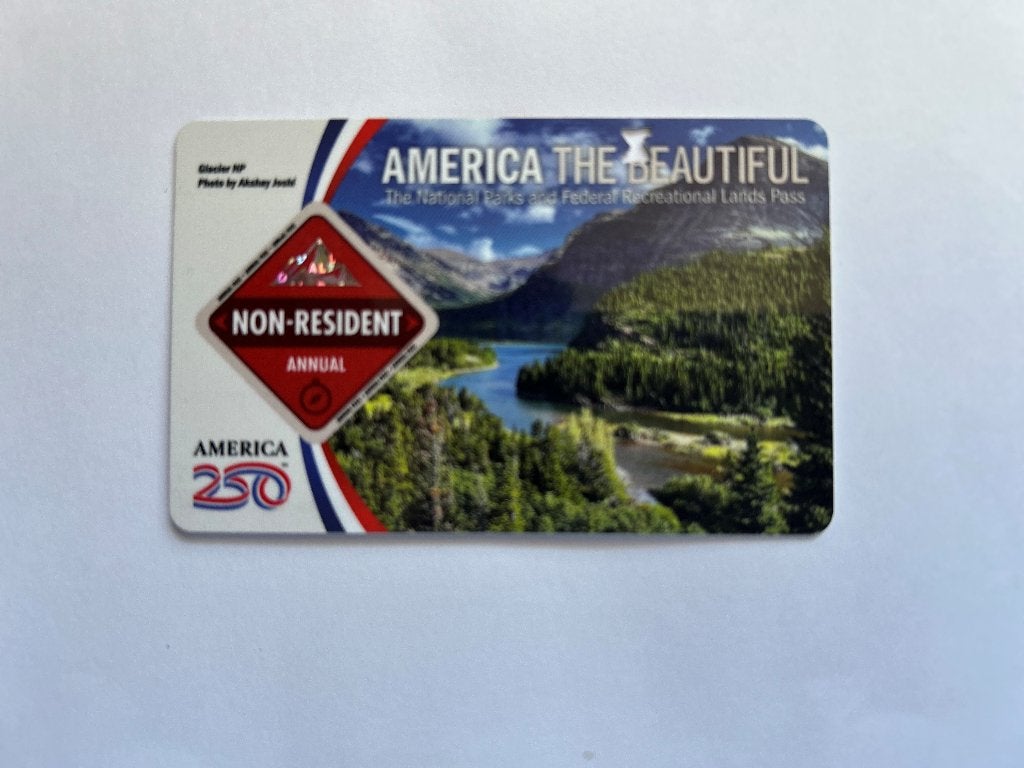 America the Beautiful Pas, Drie personen of meer