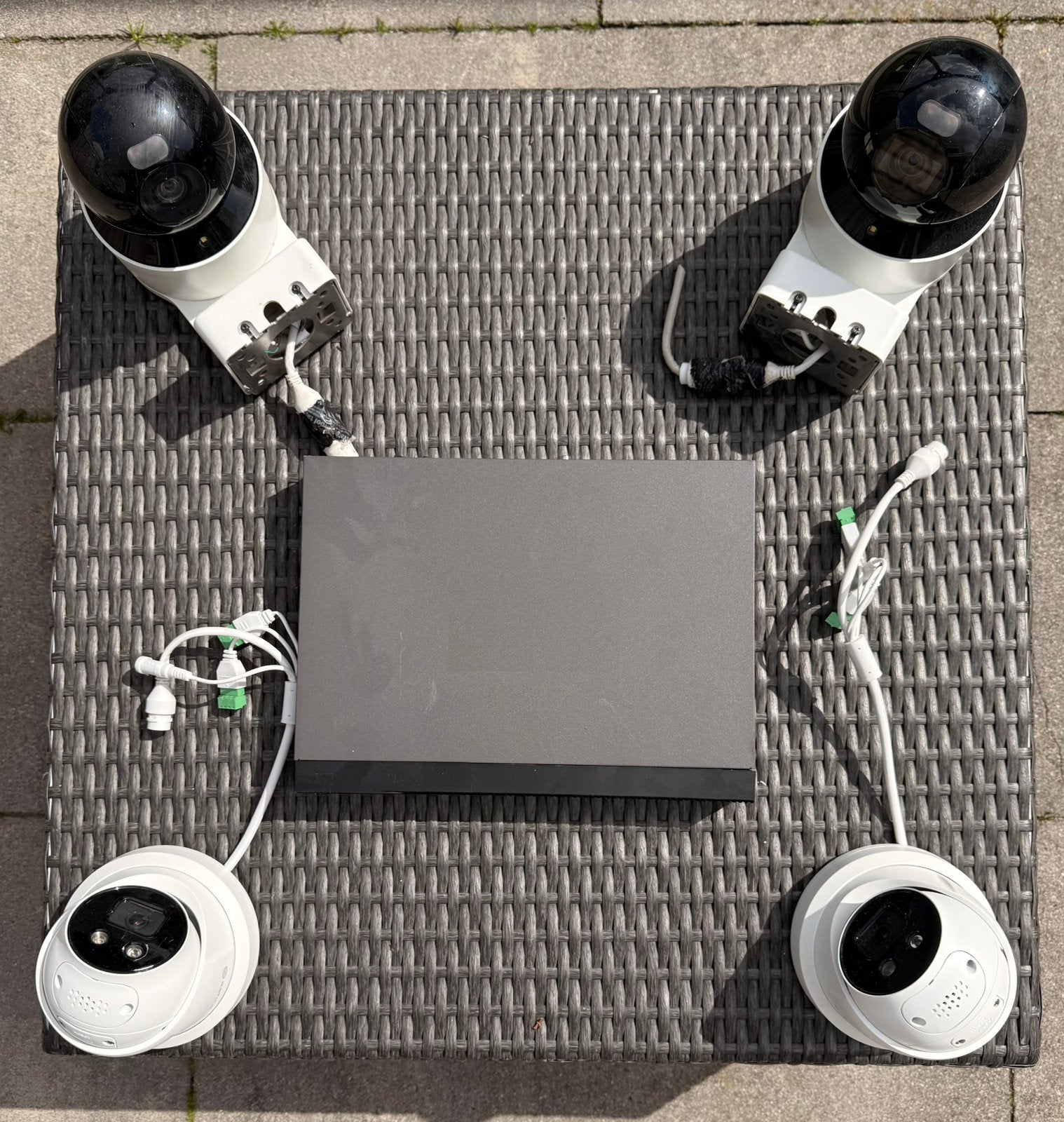 SAFIRE beveiligingscamerasysteem met 4 camera's en recorder, Ophalen, Bewegingsdetectiesensor, Zo goed als nieuw, Bedraad