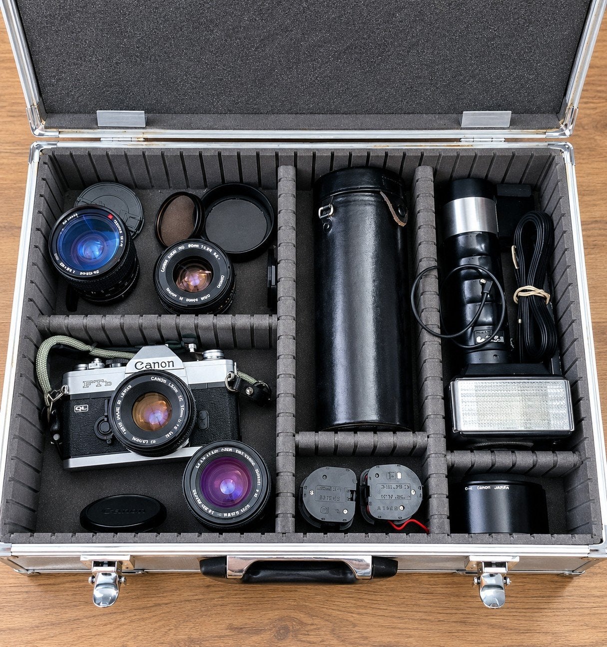 Canon FTb QL fotocamera 5 objectieven + accessoires + koffer, Audio, Tv en Foto, Ophalen of Verzenden, Gebruikt, Spiegelreflex