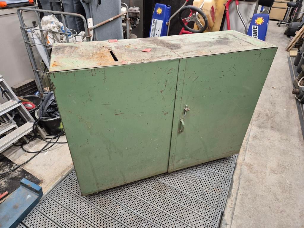 Vintage Industriële IJzeren Kast - Werkplaats of Huis, Ophalen, Gebruikt