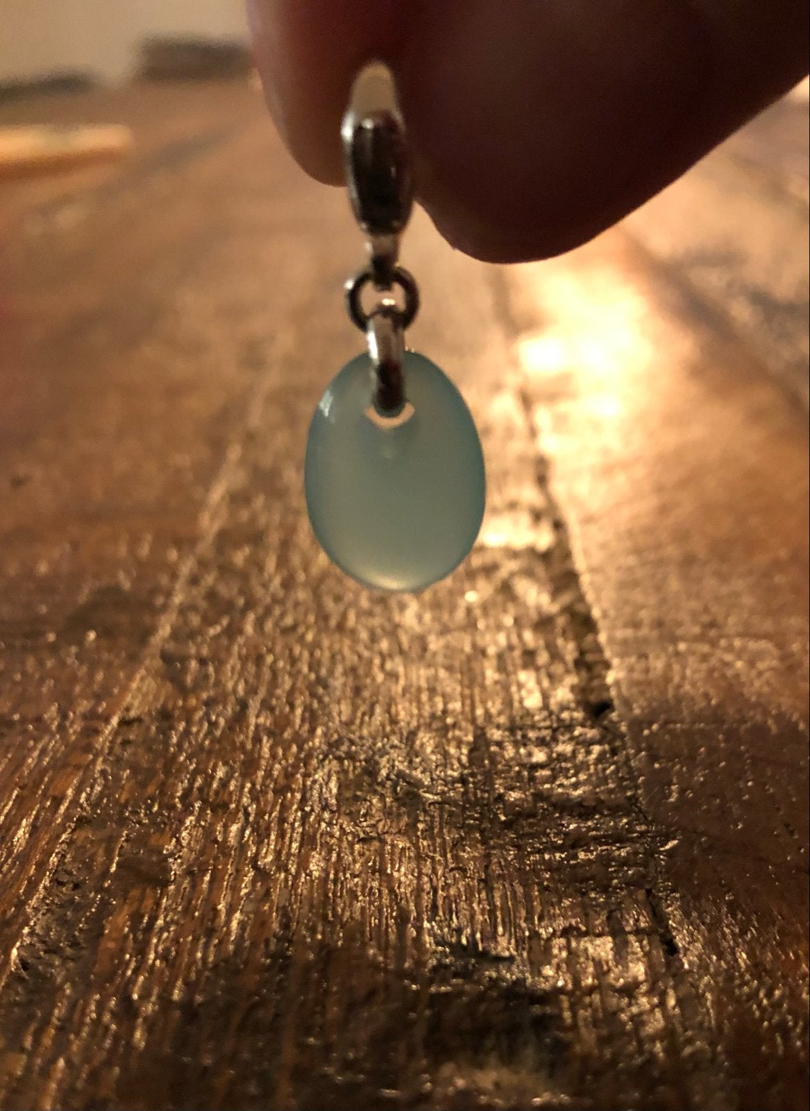 Mooie lichtblauwe bedel met zilveren sluiting, Sieraden, Tassen en Uiterlijk, Bedels, Zo goed als nieuw, Overige merken, Glas of Kristal
