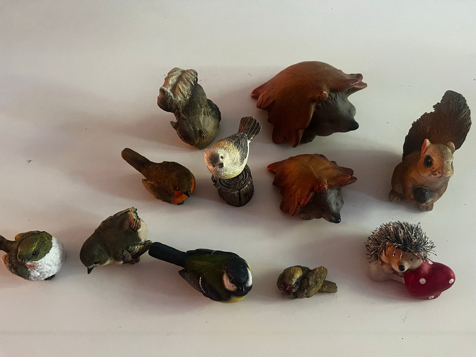 Set van 11 decoratieve dierenbeeldjes: vogels, eekhoorn, ege, Ophalen of Verzenden, Gebruikt, Overige soorten, Beeldje of Figuurtje