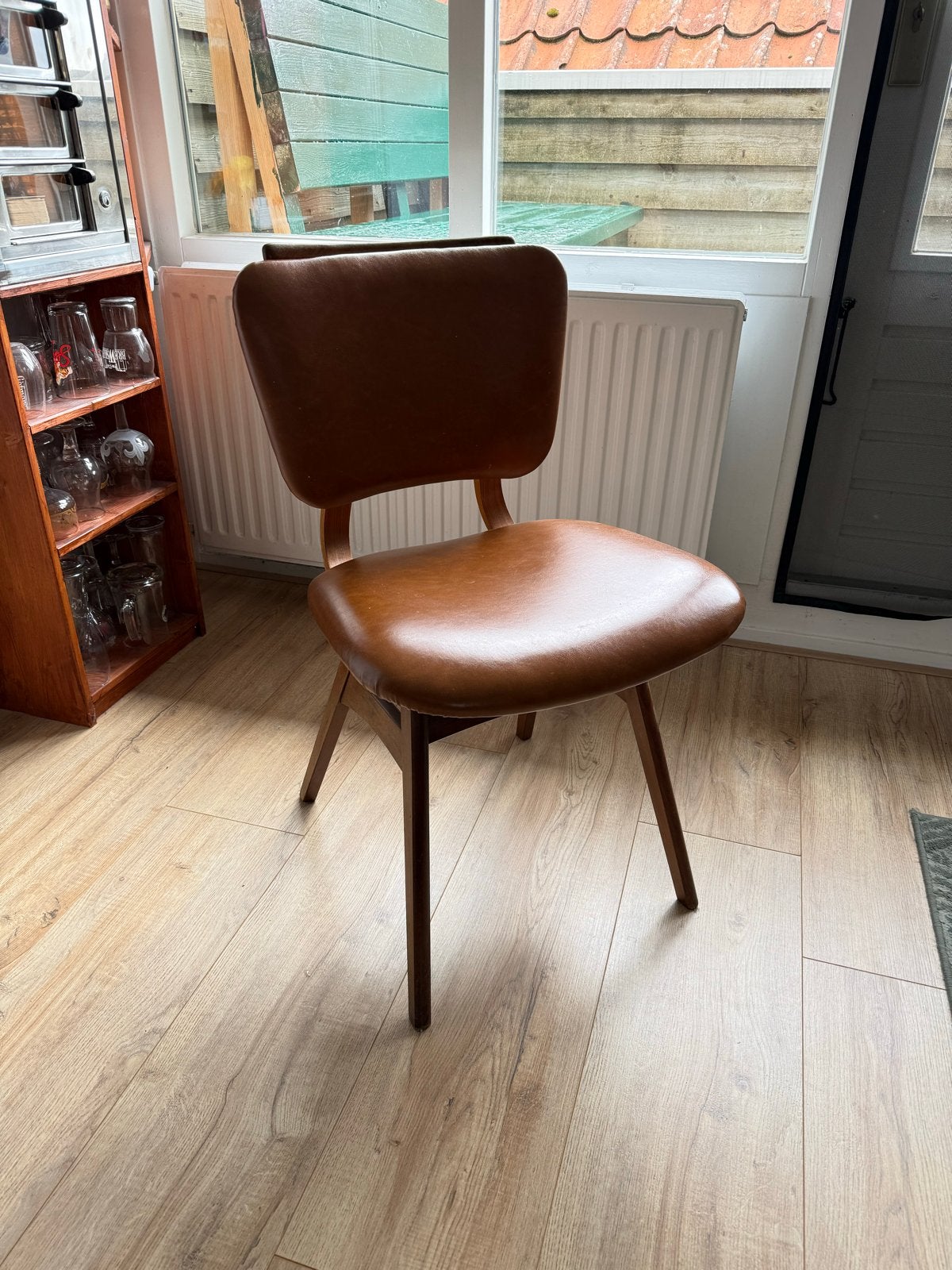 Vintage retro eetkamerstoel Scandinavisch design 4 stuks, Gebruikt, Bruin, Vier, Hout