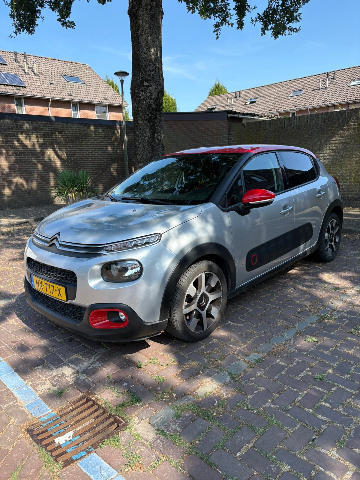 Citroën C3 1.6 Bluehdi 100pk - 2017 Grijs - NAP, Auto's, Voorwielaandrijving, 600 kg, Zwart, 4 cilinders