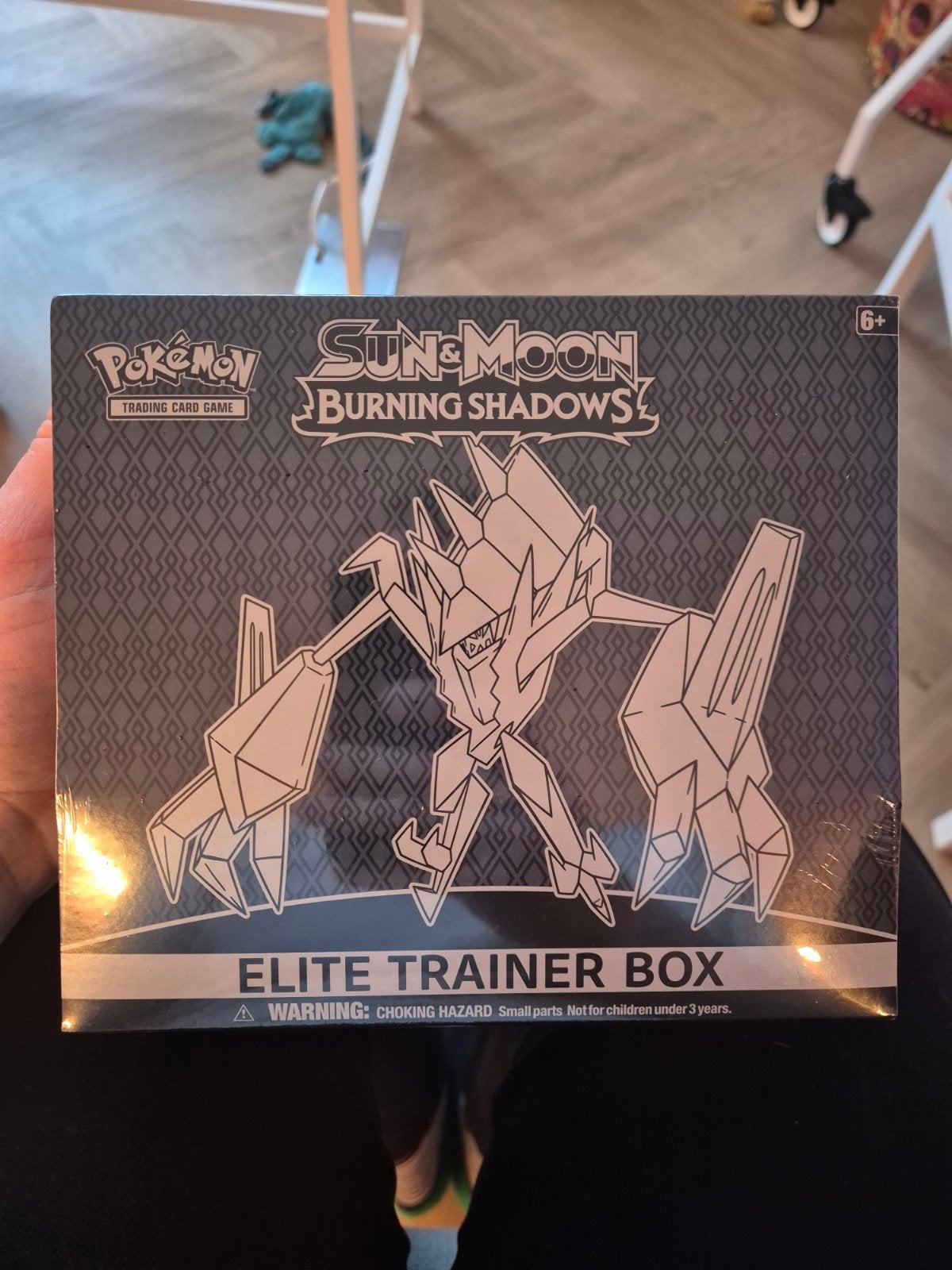 Pokémon Sun&Moon Burning Shadows Elite Trainer box, Ophalen of Verzenden, Nieuw, Boosterbox