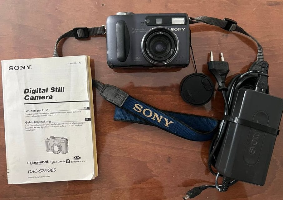Sony Cyber-shot DSC-S85 Digitale Camera met Oplader, Ingebouwde flitser, Gebruikt, Oplader, Ophalen of Verzenden