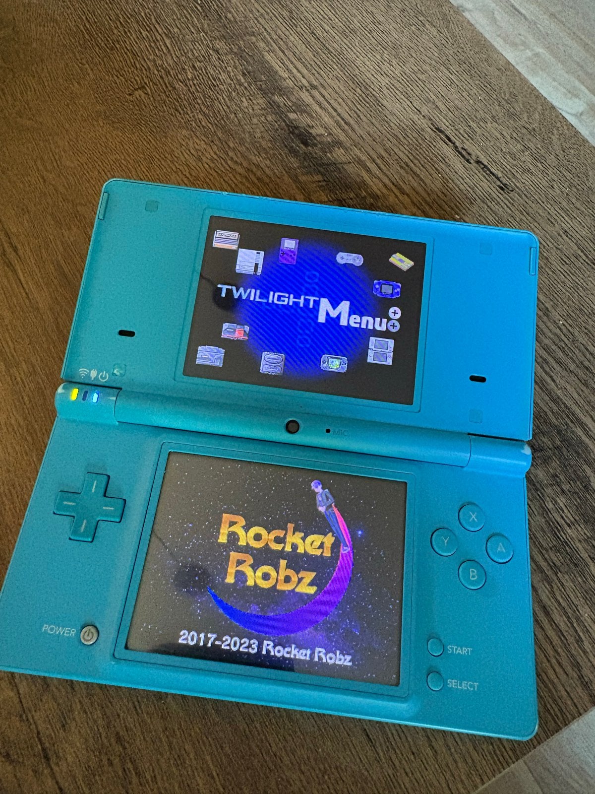 Nintendo DSi met Twilight Menu++ - Turquoise, Spelcomputers en Games, Spelcomputers | Nintendo DS, Gebruikt, Dsi, Overige kleuren