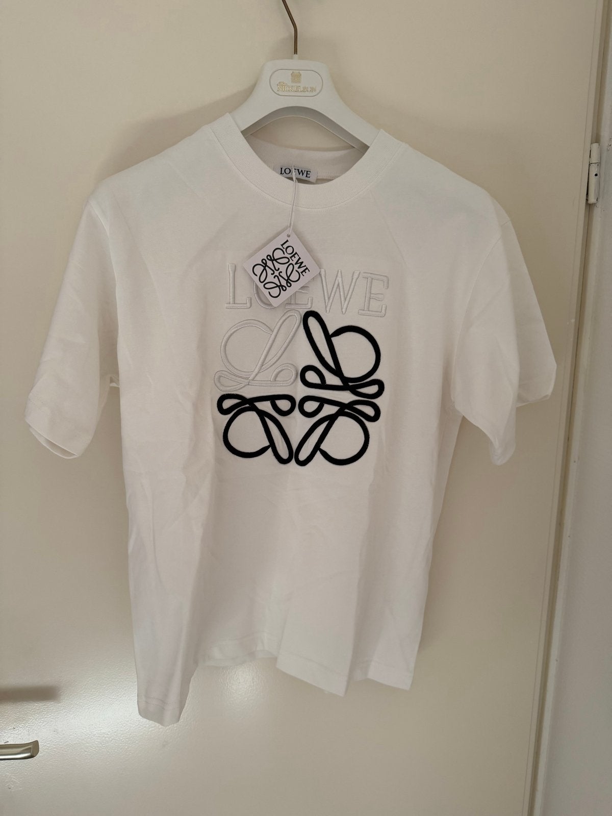 Nieuw Loewe T-shirt met geborduurd logo, Kleding | Dames, Wit, Nieuw, Ophalen of Verzenden, Korte mouw