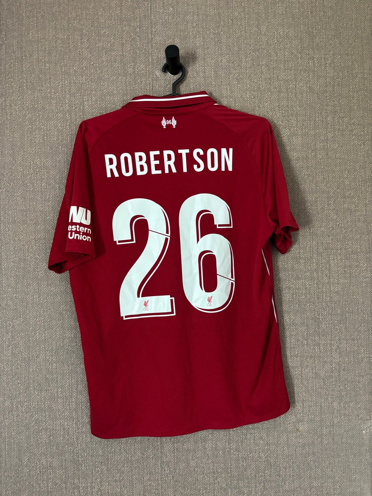 Liverpool FC Thuisshirt Robertson 26 - Maat M, Maat 48/50 (M), Nieuw, Ophalen of Verzenden, Voetbal