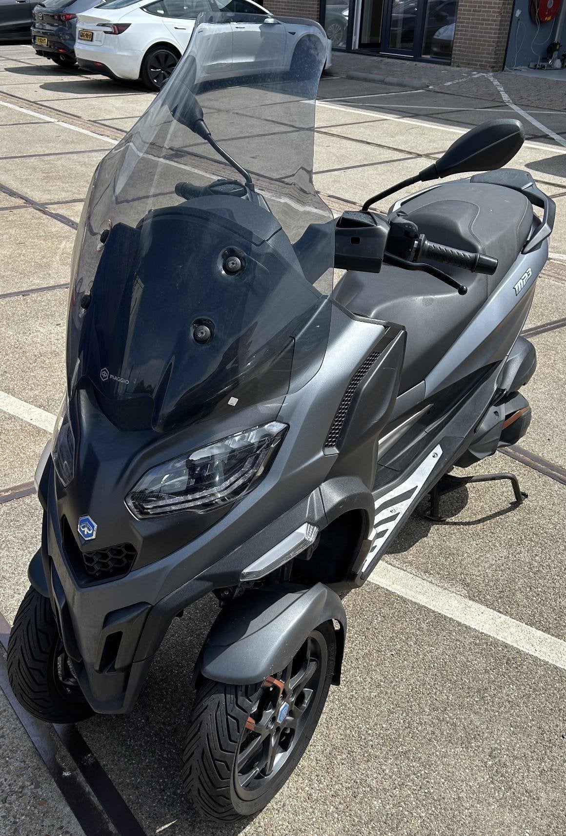 Piaggio MP3 530 HPE 2022 Exclusive ABS ASR Achteruit Autorij, Stof, Gebruikt, Overige carrosserieën, Overige brandstoffen