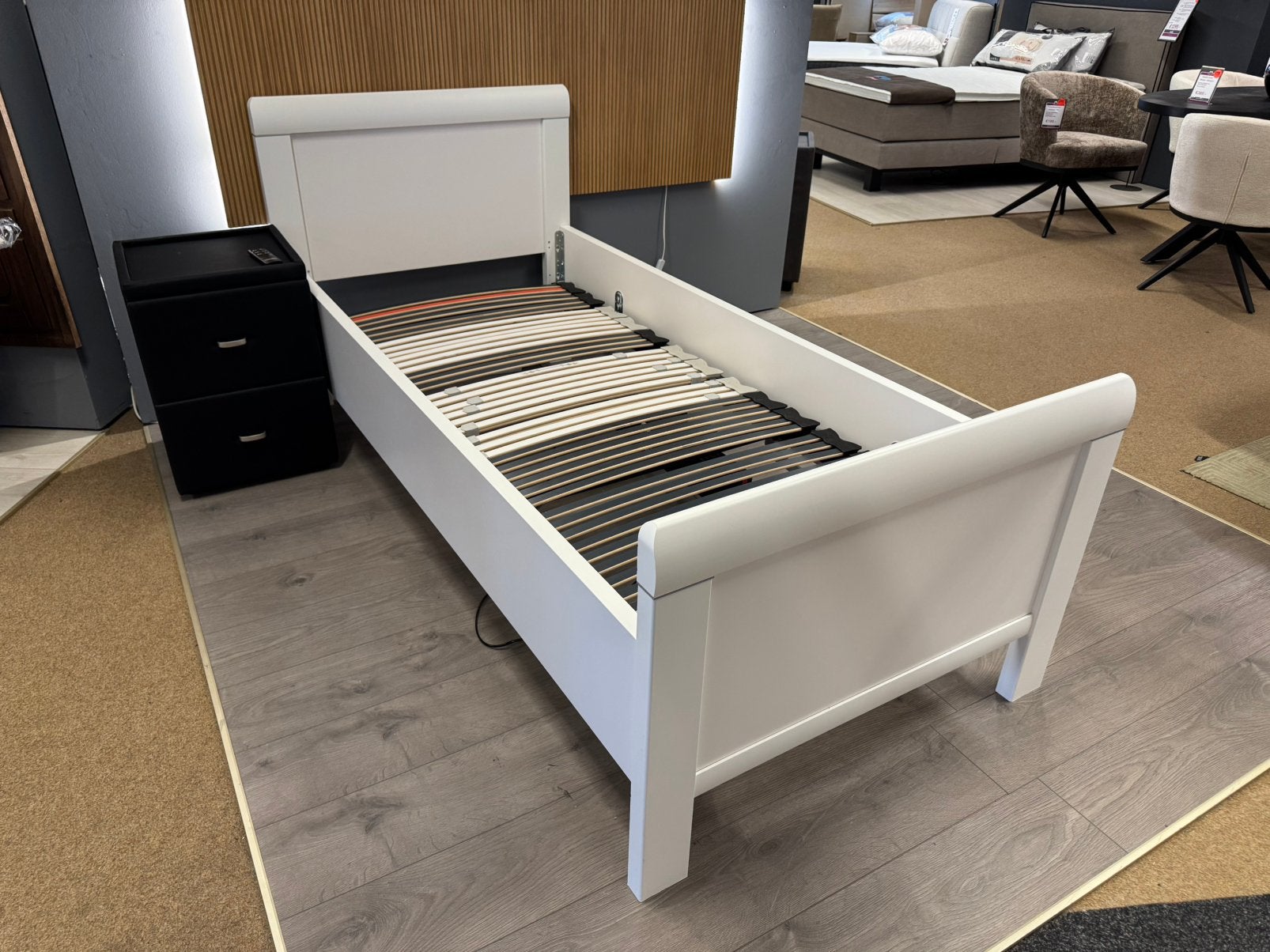 1-Pers. Ledikant wit MDF 90x200 elektrisch lattenbodem, Ophalen, Verstelbaar, 90 cm, Eenpersoons