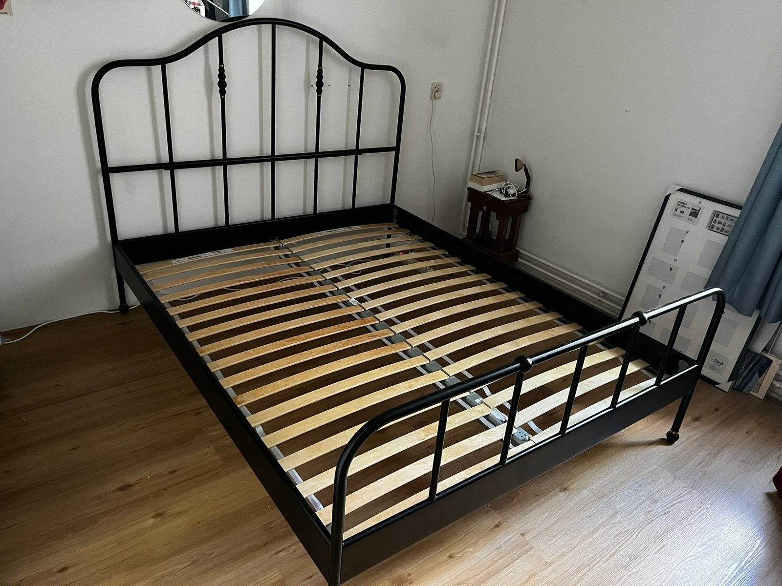 Ikea Sagstua bed 160cm, zwart met lattenbodems, Ophalen, Zwart, Tweepersoons, Zo goed als nieuw