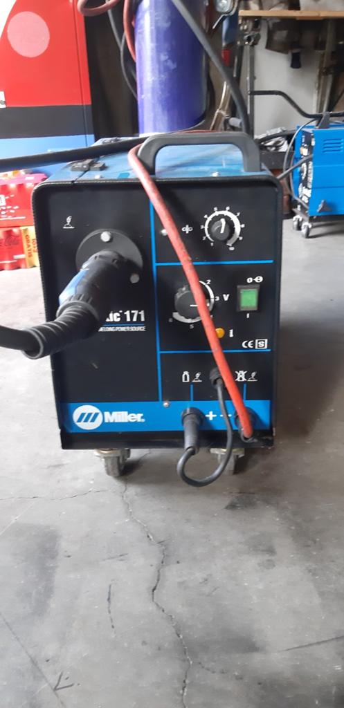 Miller migmatic  171 met grote rollen lasdraad en nogeen bij, Doe-het-zelf en Verbouw, Gereedschap | Lasapparaten, Ophalen, Zo goed als nieuw