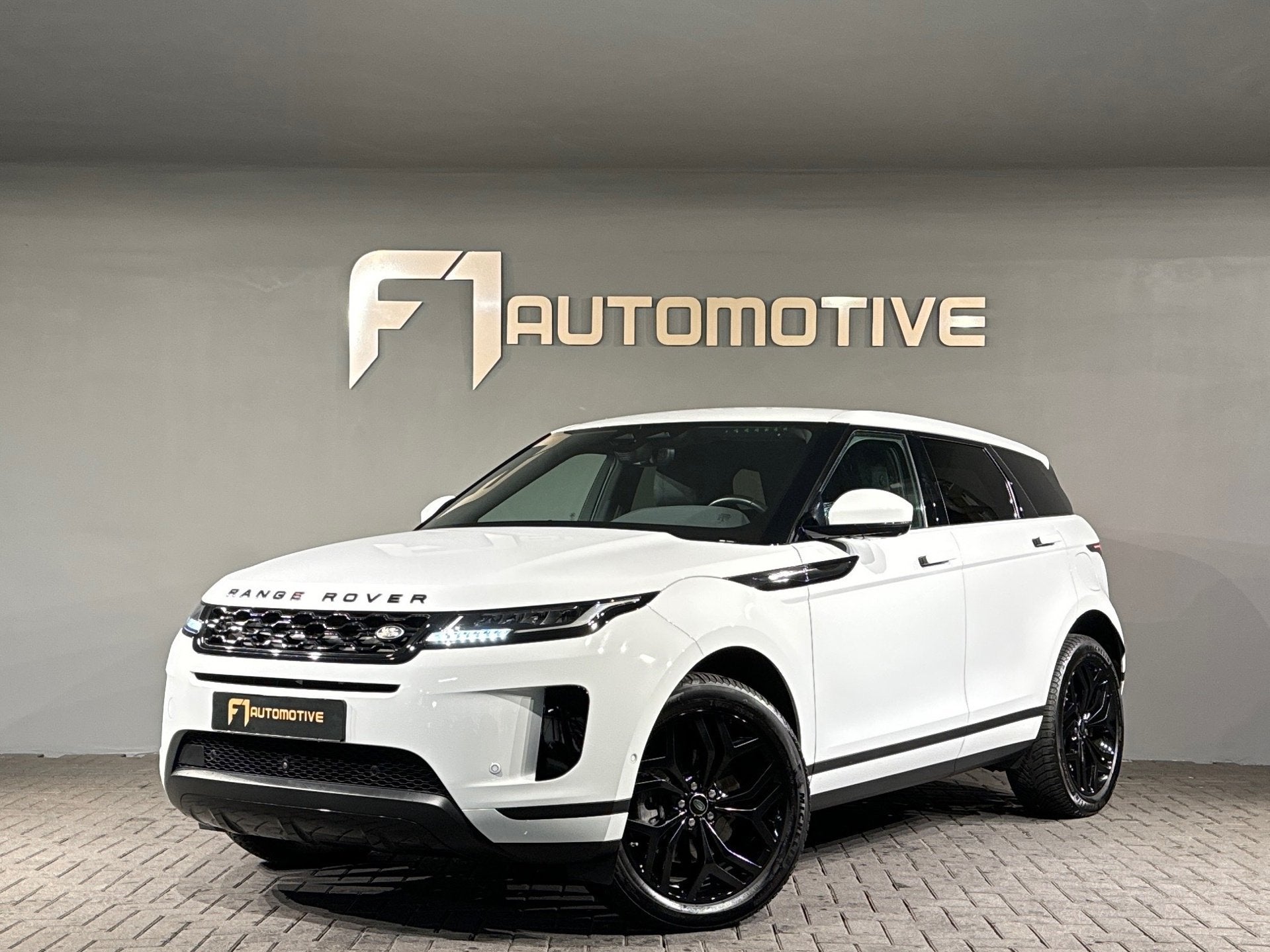 Land Rover Range Rover Evoque 1.5 P300e AWD R-Dynamic SE ACC, Auto's, Land Rover, 309 pk, Wit, Vierwielaandrijving, Hybride Elektrisch/Benzine