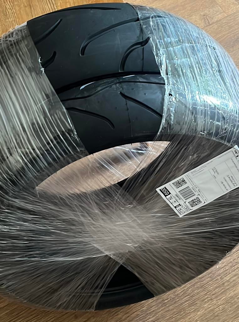 Snel en betaalbare motor bandenwissel, ook zelf gekochte!, Motoren, Kleding | Motorkleding, Ophalen