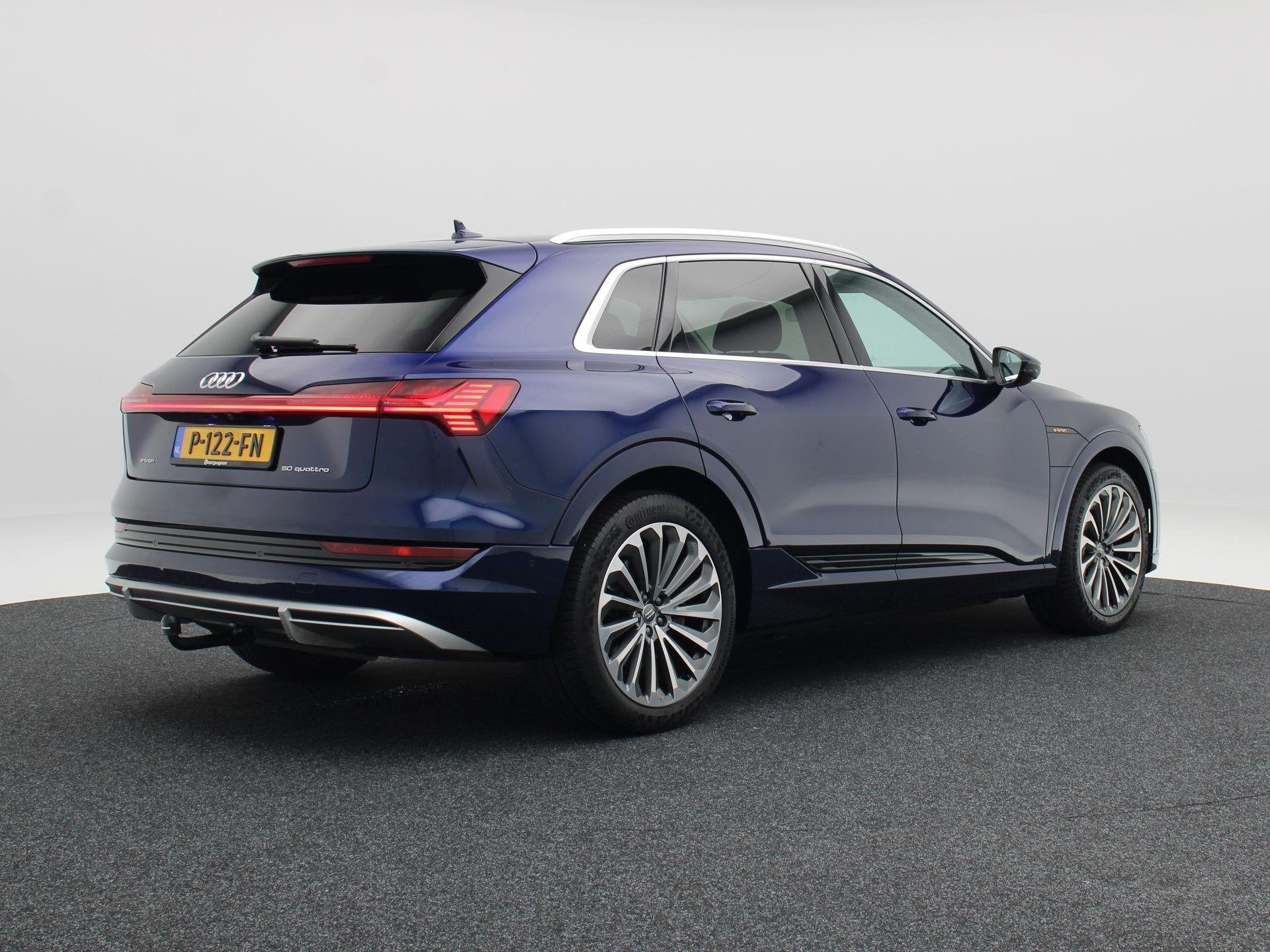 Audi e-tron 50 quattro S Line 71 kWh 313 Pk | Panoramadak |, Auto's, Audi, Automaat, Dealer onderhouden, 71 kWh, Blauw