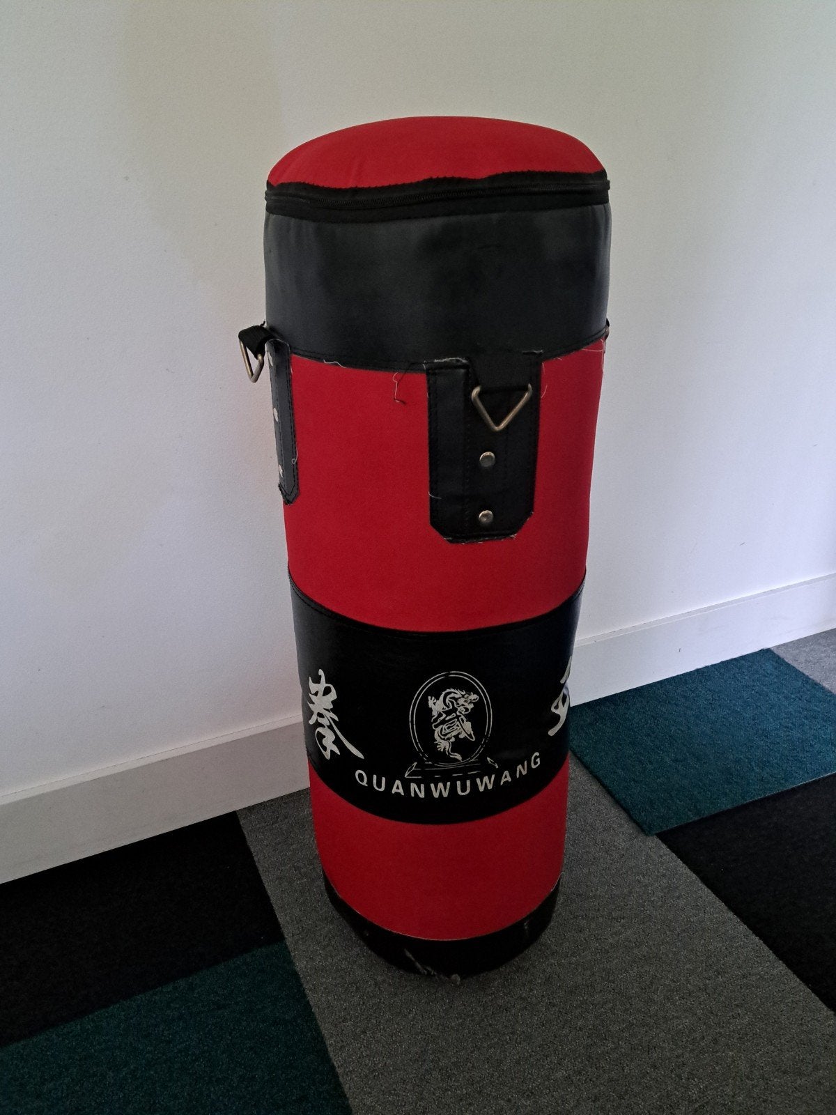 Bokszak Rood Zwart QUANWUWANG, Groter dan maat XL, Gebruikt, Overige, Vechtsportmateriaal