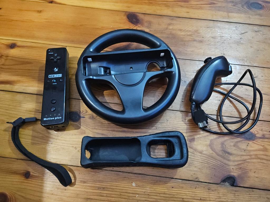 Wii Remote, Nunchuck, Hoesje en Mario Kart Stuur, Ophalen, Gebruikt, Racen en Vliegen, 3 spelers of meer