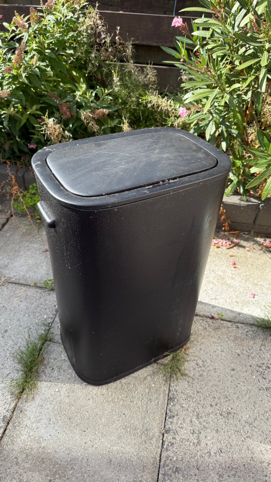 Elektrische prullenbak, Huis en Inrichting, 40 liter of meer, Ophalen, Zo goed als nieuw, Metaal