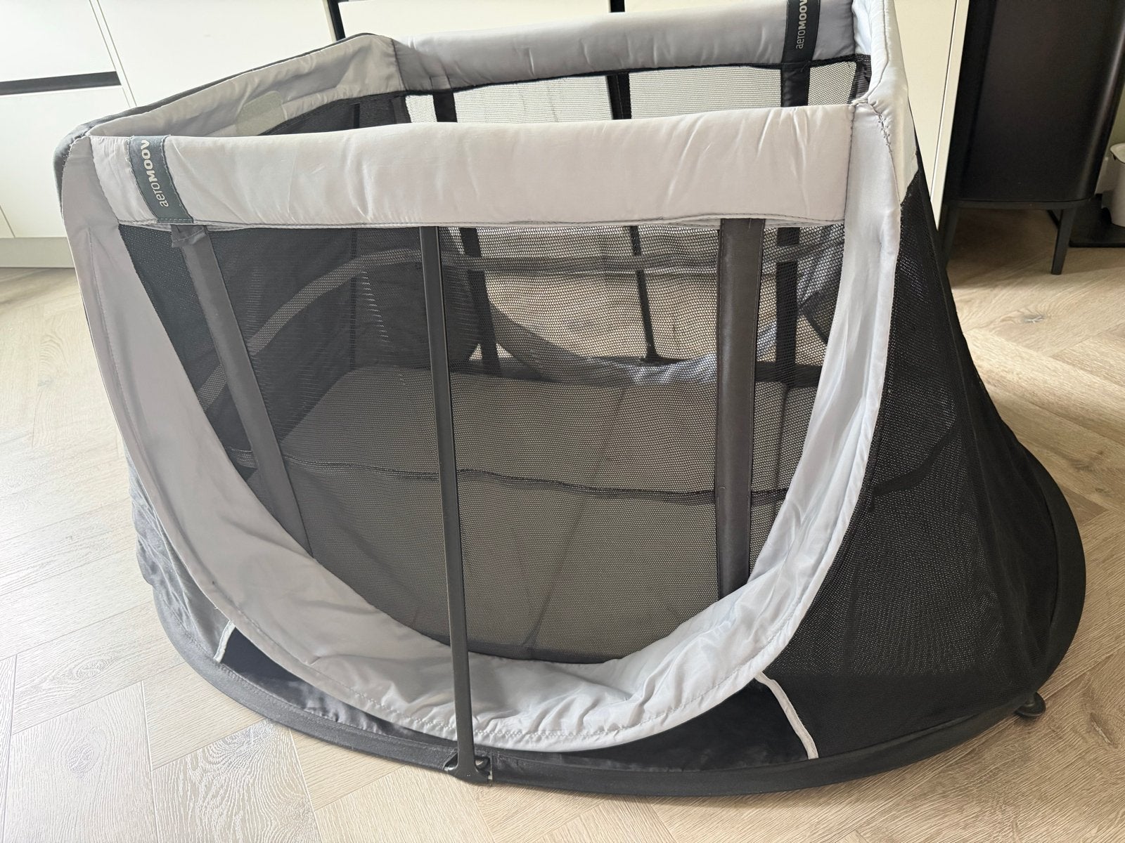 AeroMoov Reisbedje met muggennet, Kinderen en Baby's, Babywiegjes en Ledikanten, Ophalen, Zo goed als nieuw, Reisbedje