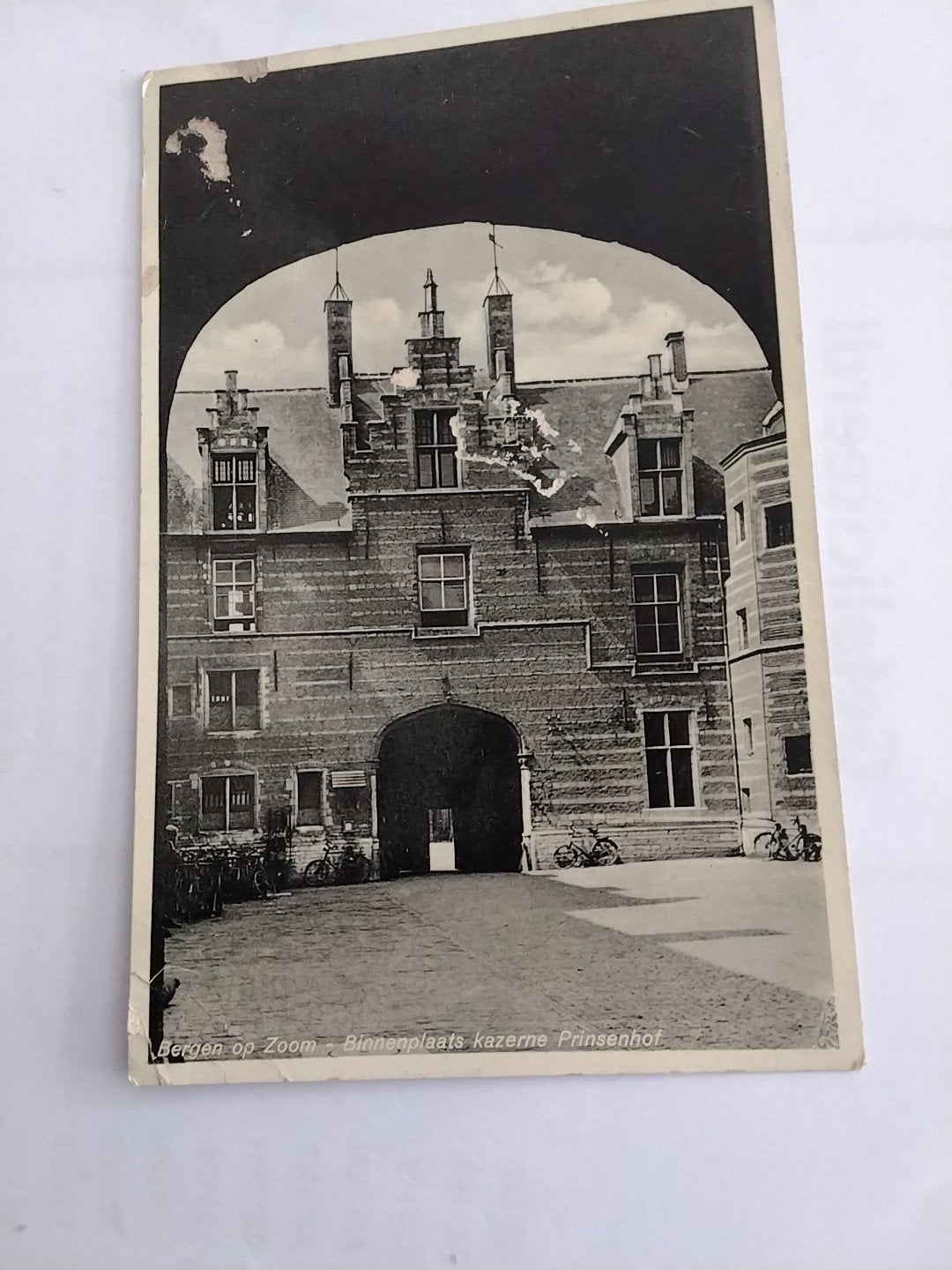 Oude Ansichtkaart Bergen op Zoom - Prinsenhof Kazerne, Ophalen of Verzenden, 1920 tot 1940, Gelopen, Noord-Brabant