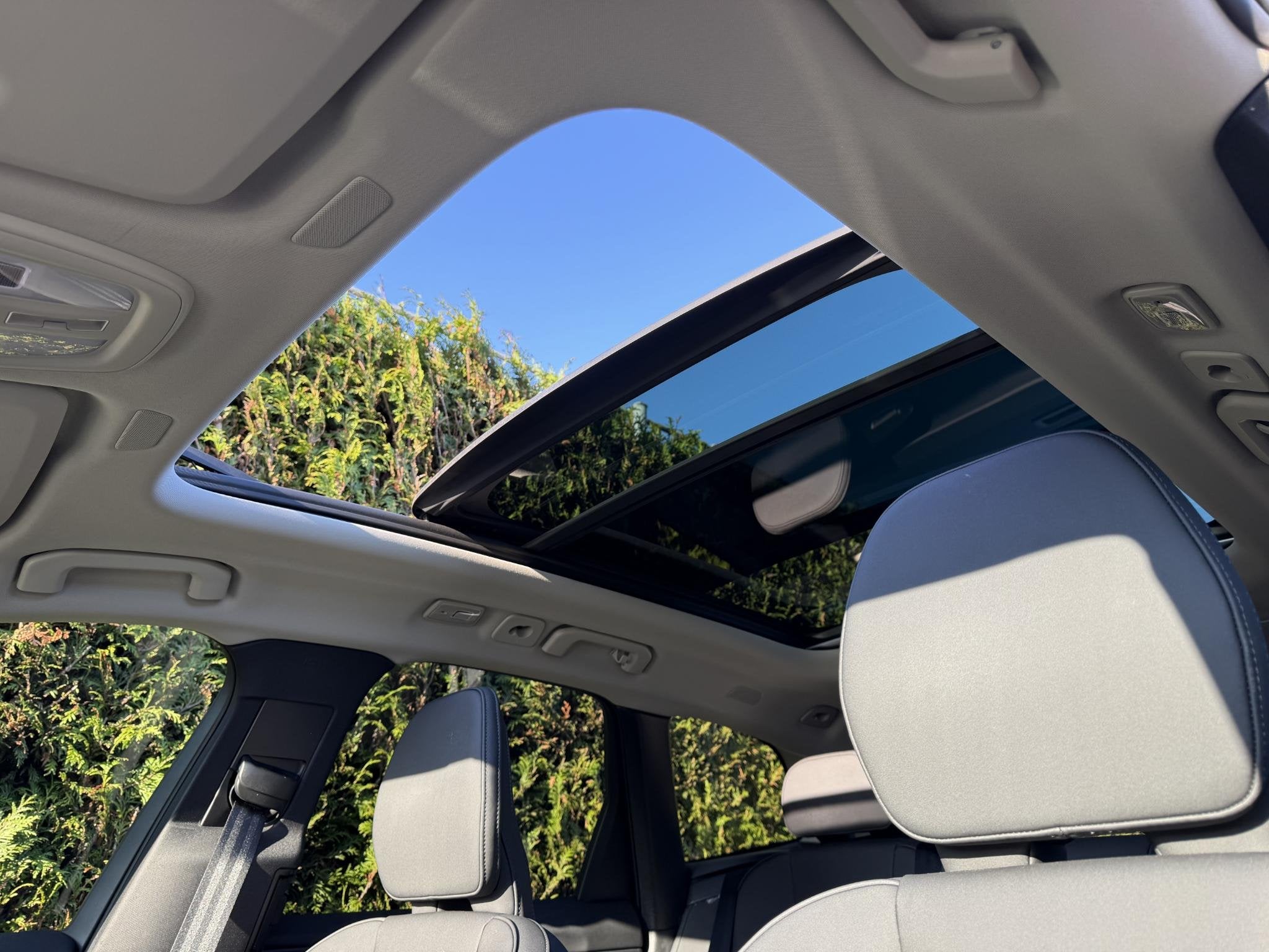Volvo XC60 T6 Plug-in hybrid AWD Plus Dark | Trekhaak |, Auto's, Gebruikt, Euro 6, 4 cilinders, 180 min