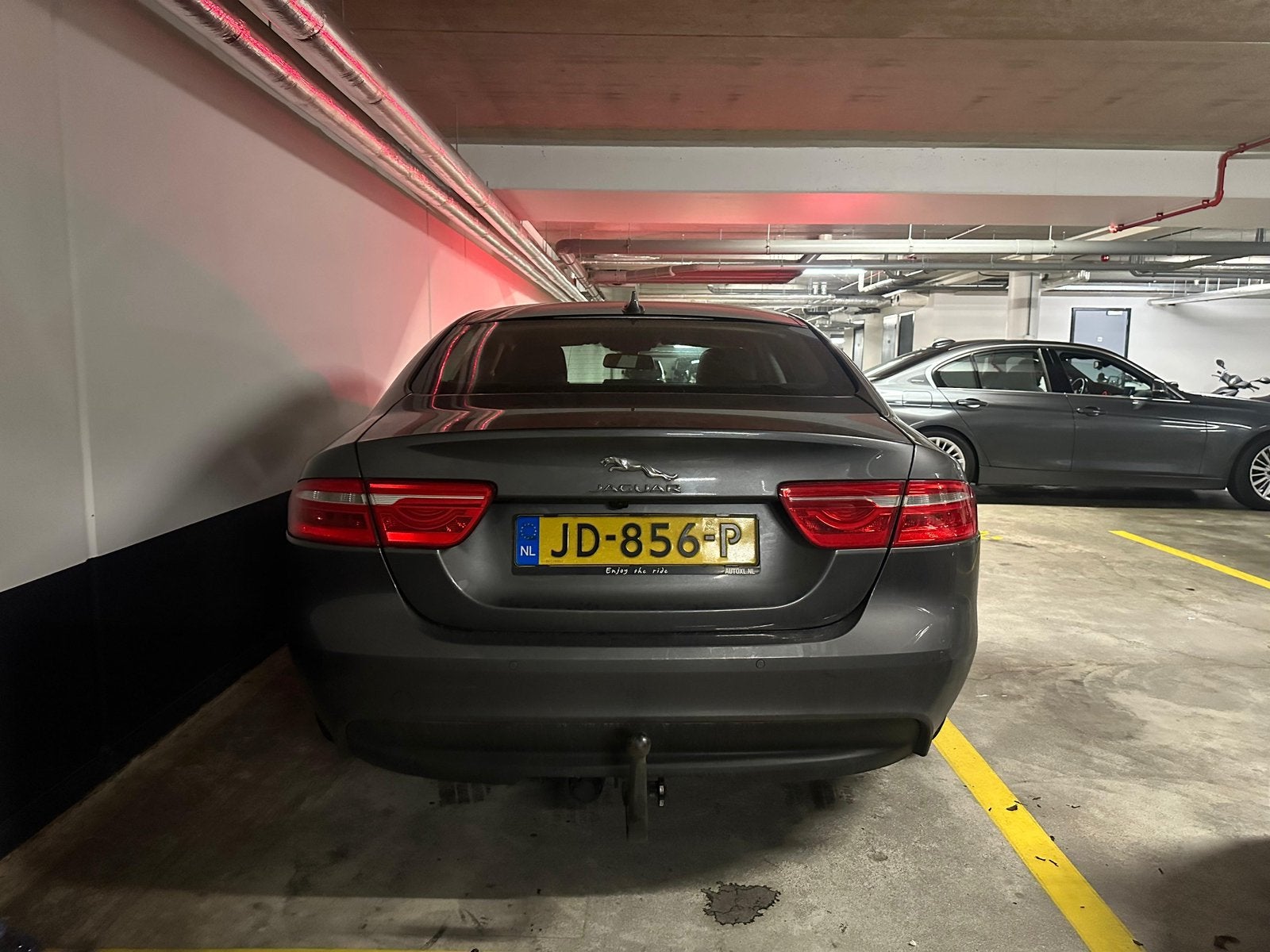 Jaguar XE 2.0D Portfolio 163PK AUT 2016 Grijs, Automaat, Achterwielaandrijving, 1800 kg, 4 cilinders
