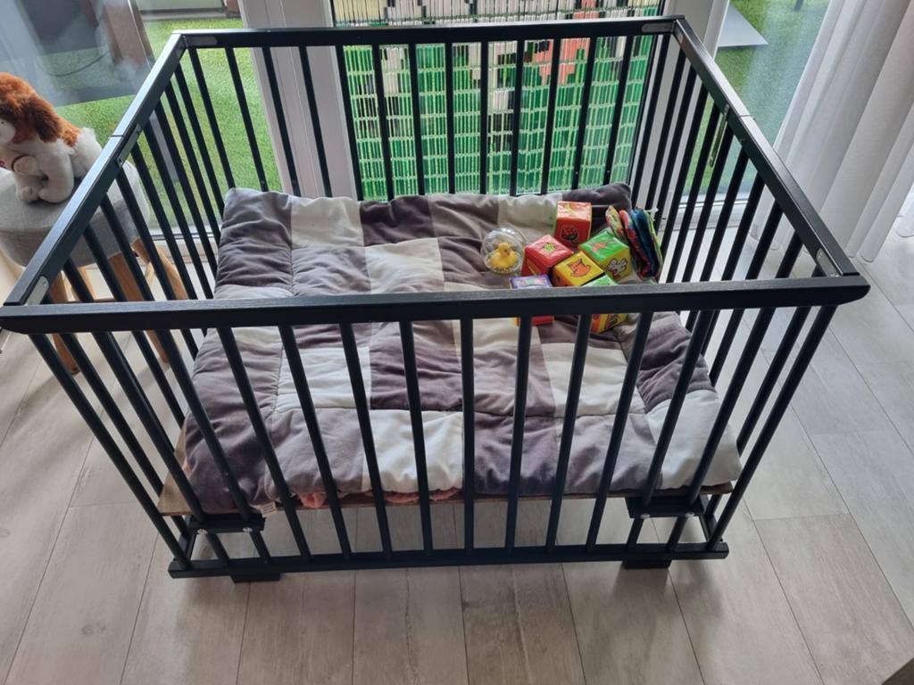 Box (inclusief kleed) €40,-, Kinderen en Baby's, Boxen, Ophalen, Gebruikt, In hoogte verstelbaar
