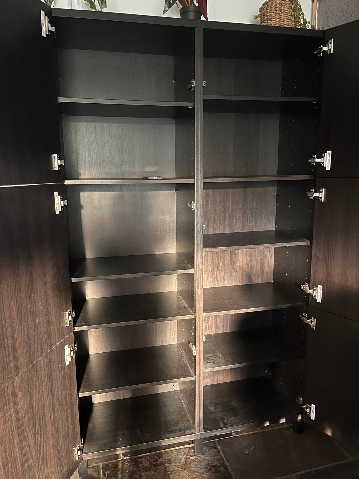 Donkerbruine (kleding)kast met planken, Ophalen, Gebruikt, 100 tot 150 cm, 200 cm of meer