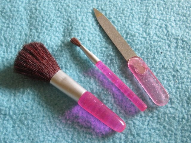 1 EURO OF GRATIS 2x make-up borsteltje + nagelvijltje, Ophalen, Gehele gezicht, Zo goed als nieuw, Roze