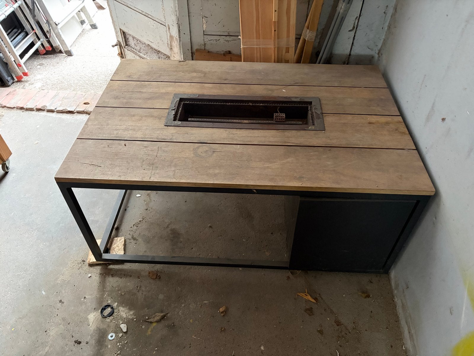 tuintafel met vuurplaats - opknapper