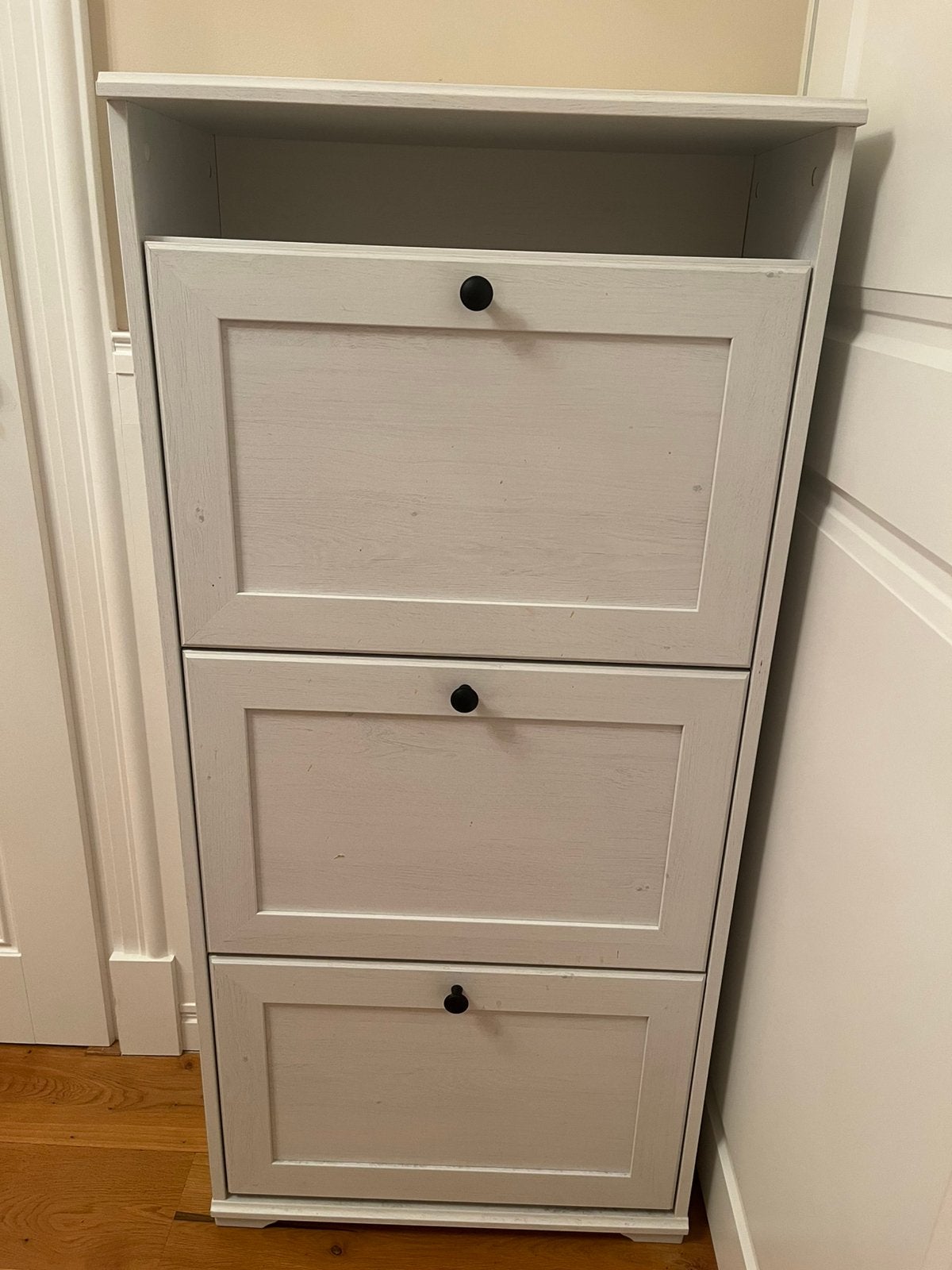 Kleur wit,  merk ikea , 60 cm breed en 128 cm hoog, Ophalen, Zo goed als nieuw