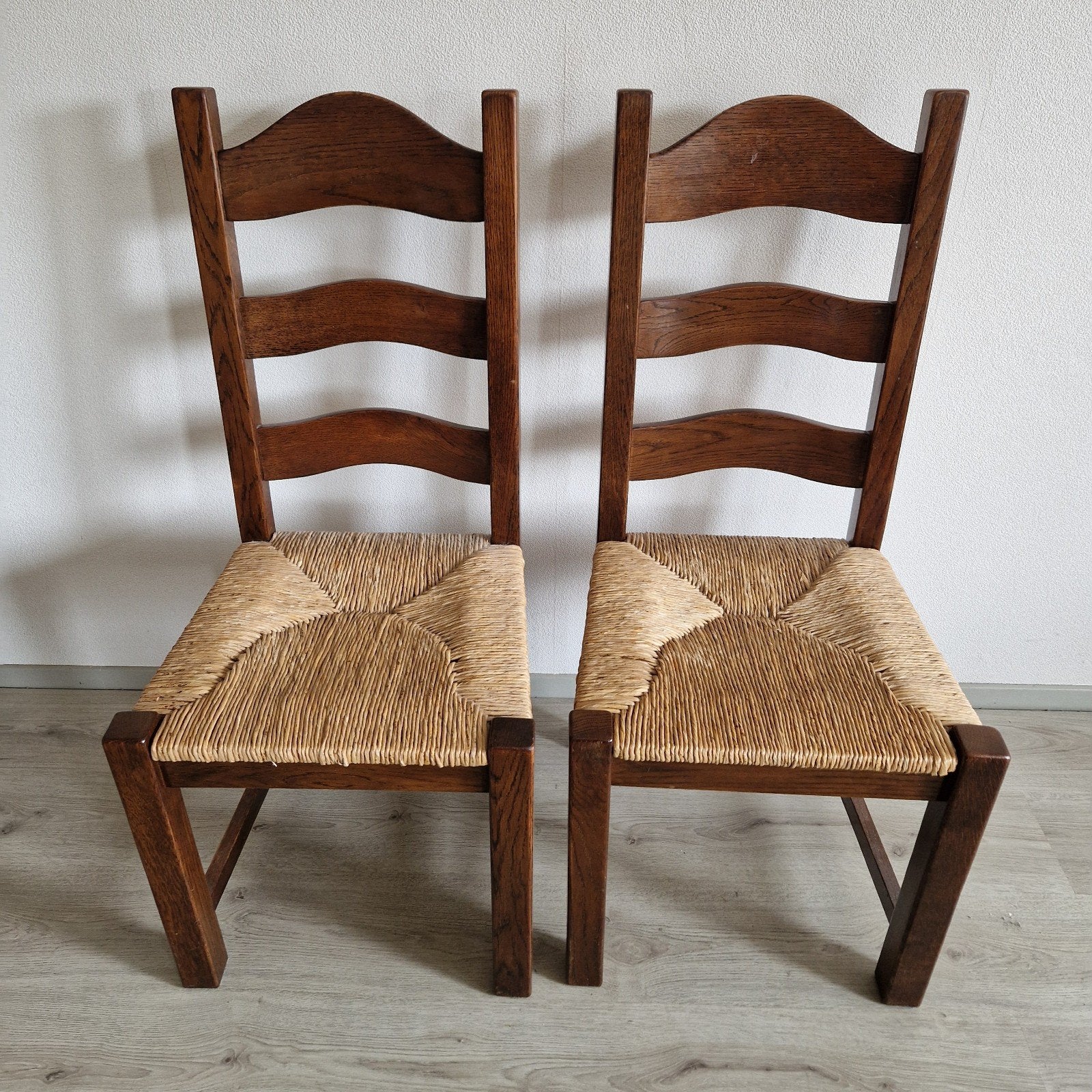 2 houten stoelen met rieten zitting - gratis af te halen, Ophalen