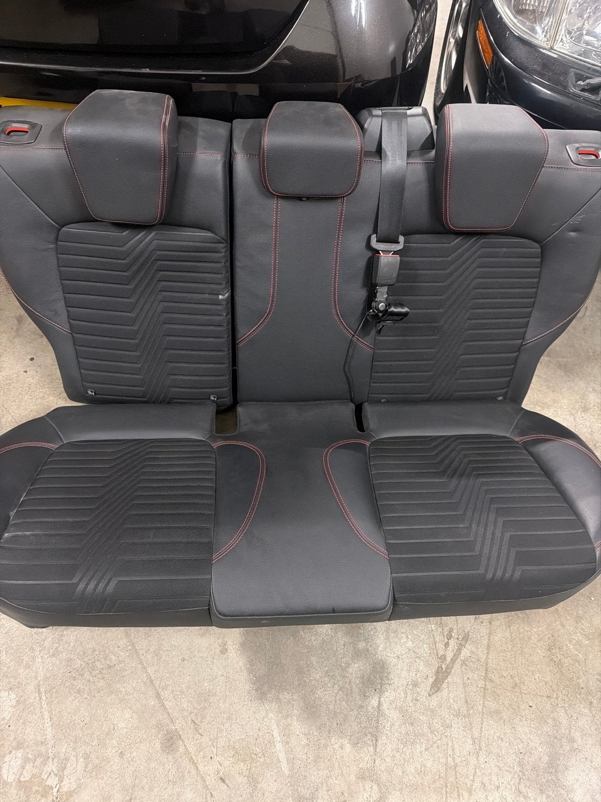 Ford Puma ST Line Achterbank Compleet - Zwart met Rode Stiks, Ophalen, Gebruikt
